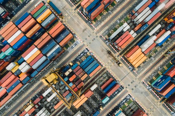 7 avantages surprenants du roll conteneur pour optimiser votre chargement
